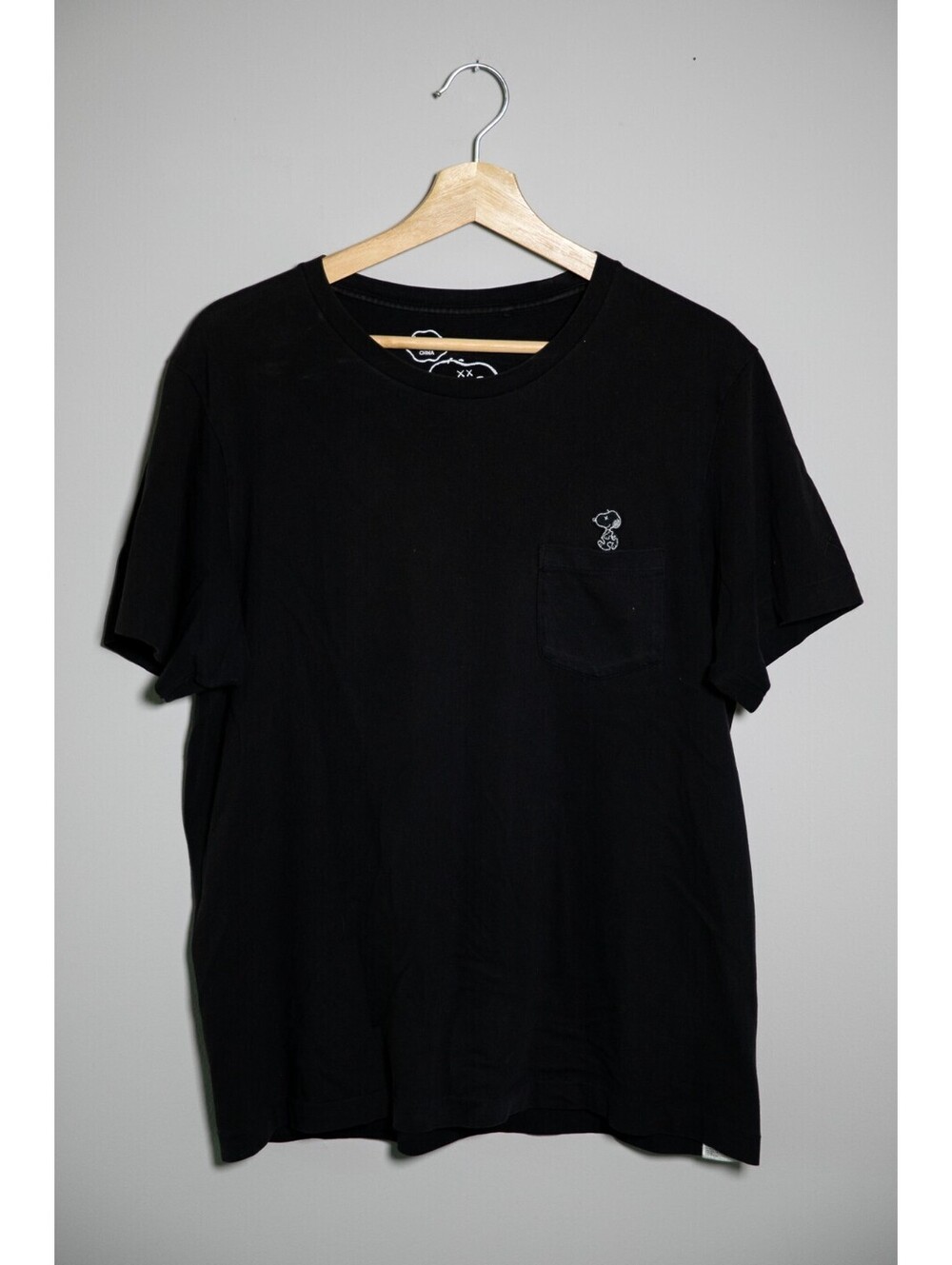 Uniqlo Kaws X Peanuts Snoopy Pocket Tee T Shirt Black Sz Medium Limited Edition